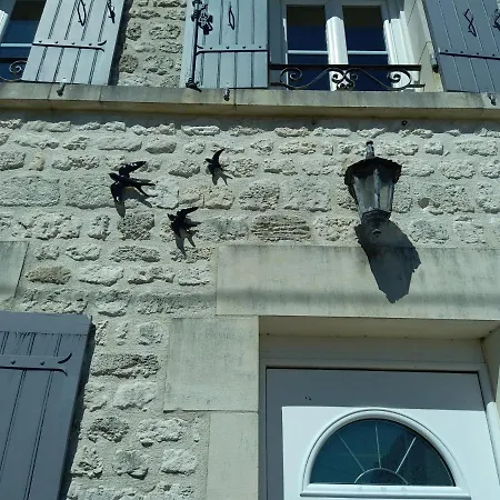 Gite Climatise Les Hirondelles Pons Exterior photo